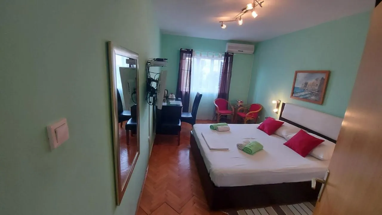 Hotel House Lanterna Pag Pag Town Affittacamere